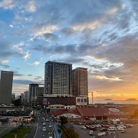 Jesselton Quay Sea & Pool View For 6 Pax Appartement Kota Kinabalu Buitenkant foto