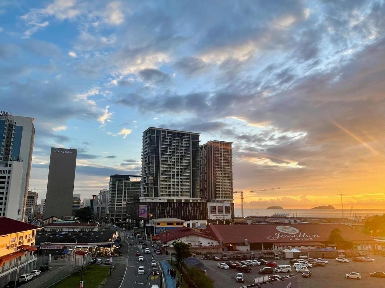 Jesselton Quay Sea & Pool View For 6 Pax Appartement Kota Kinabalu Buitenkant foto
