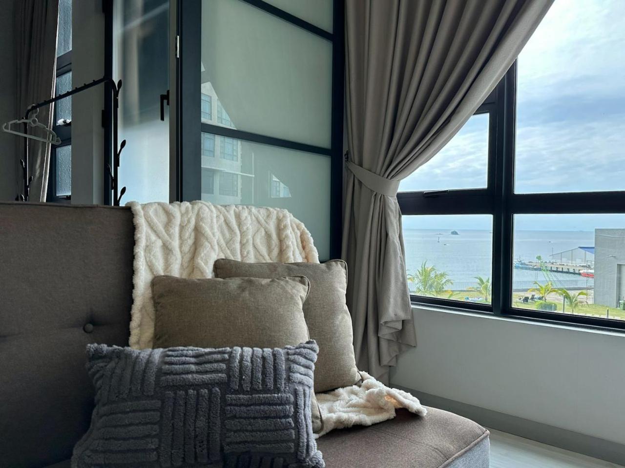 Jesselton Quay Sea & Pool View For 6 Pax Appartement Kota Kinabalu Buitenkant foto
